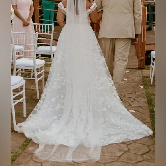 Calla Blanche wedding gown - Picture 3 of 17